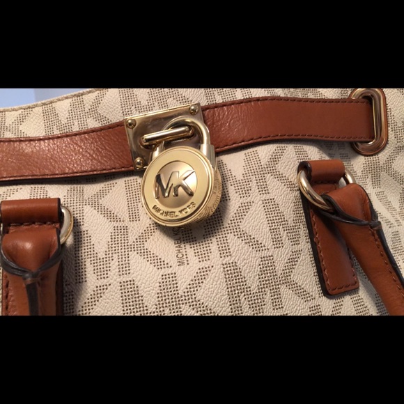 Authentic Michael Kors purse . - Picture 4 of 8